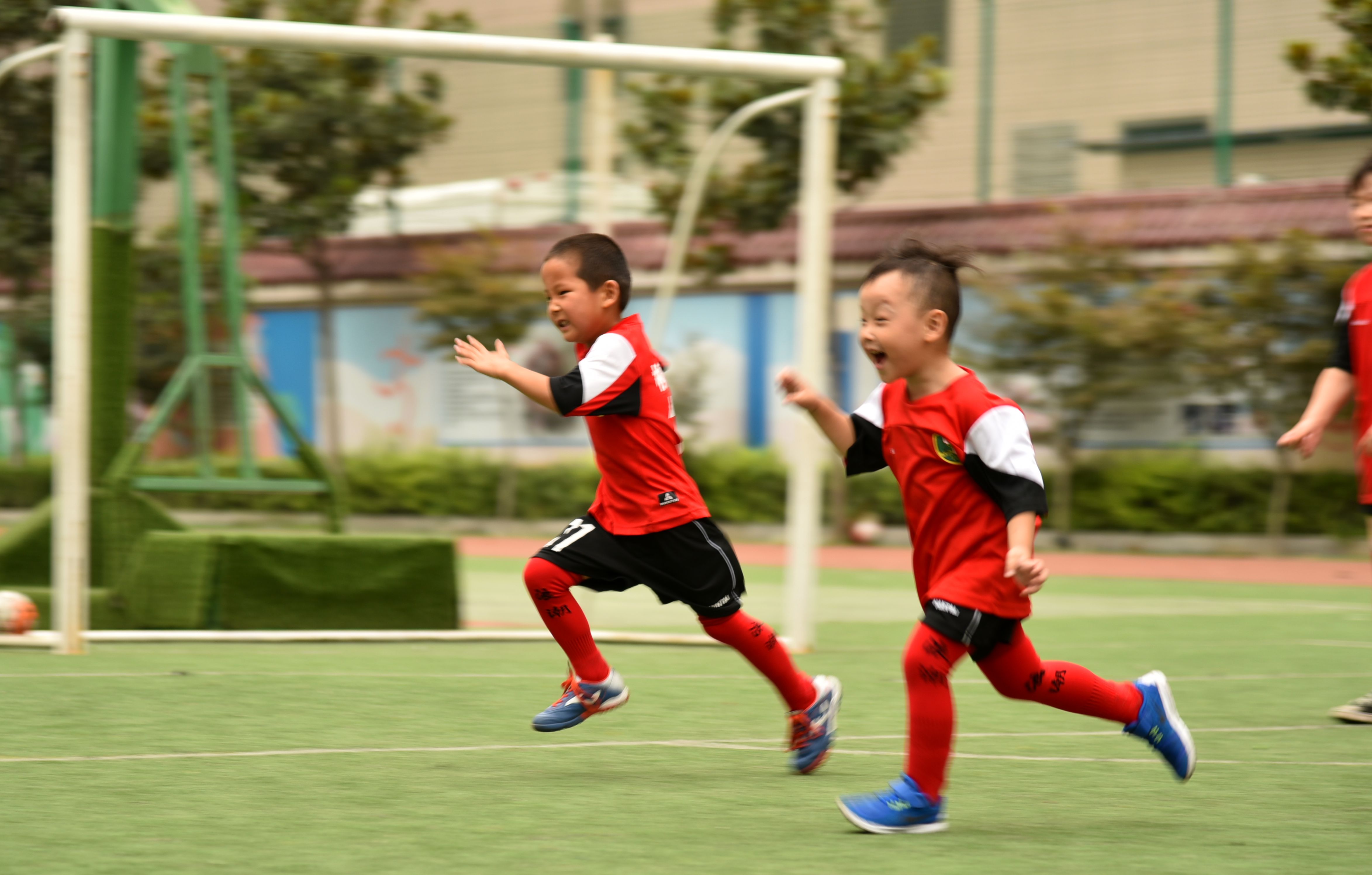 小学生足球基础训练游戏视频
