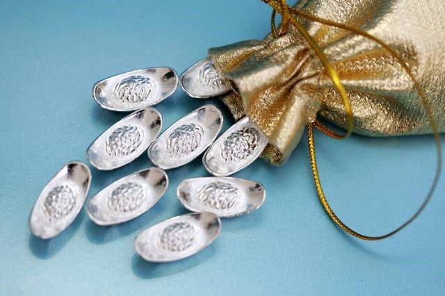 古代一两银子值多少?