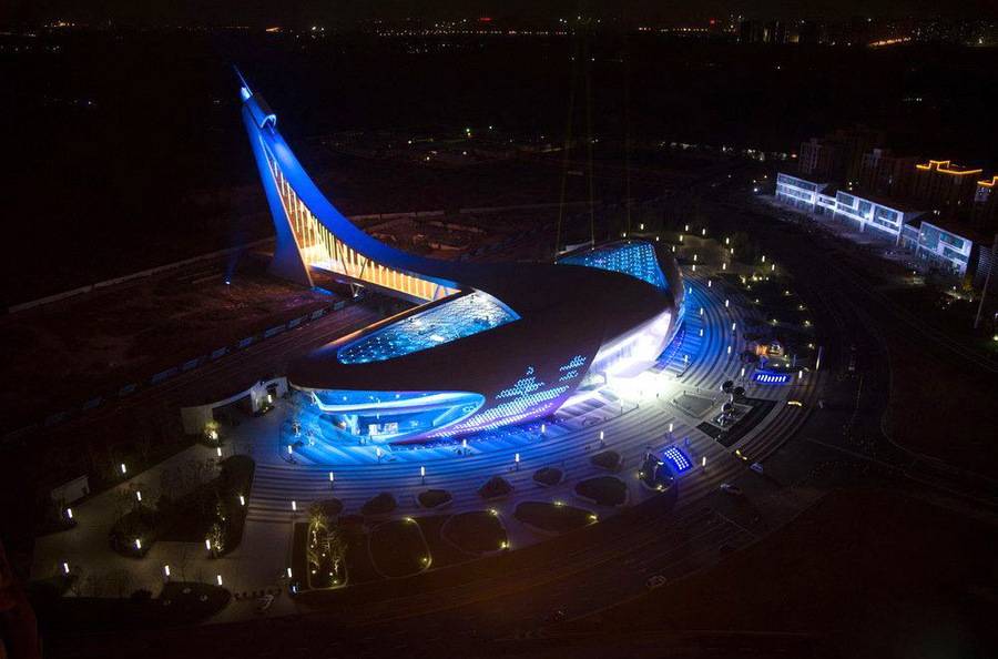 研学营 素质梦 东 方 · 未 来 世 界 中国全力航天主题乐园       梦